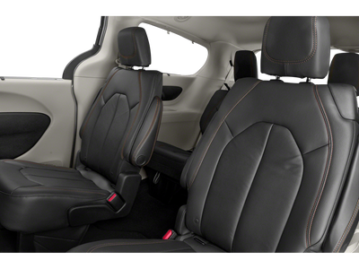 2019 Chrysler Pacifica Touring Plus 27W w/ Cold Weather Pkg