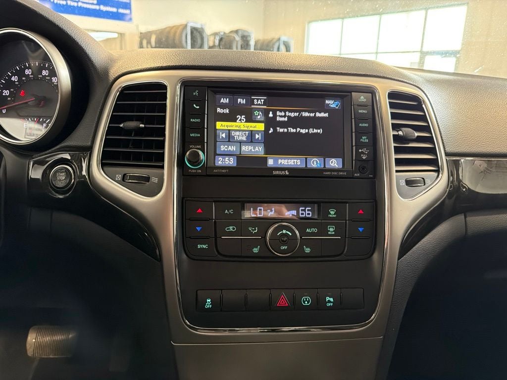 2013 Jeep Grand Cherokee Laredo 26X w/ Nav & Tow Group