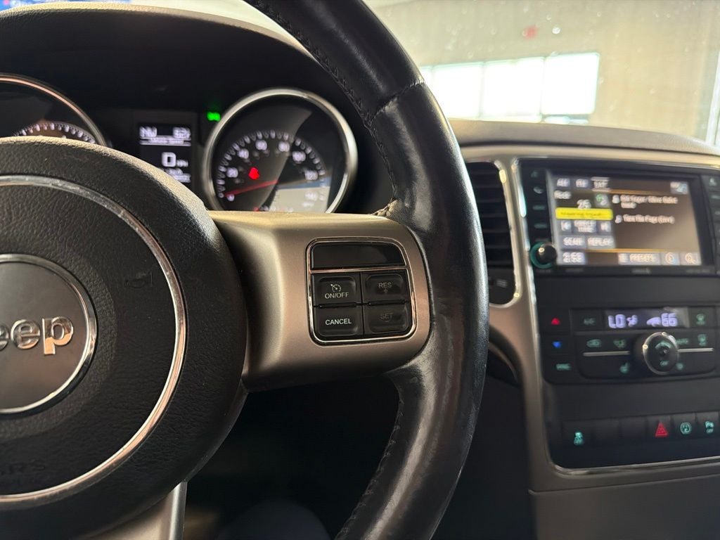 2013 Jeep Grand Cherokee Laredo 26X w/ Nav & Tow Group