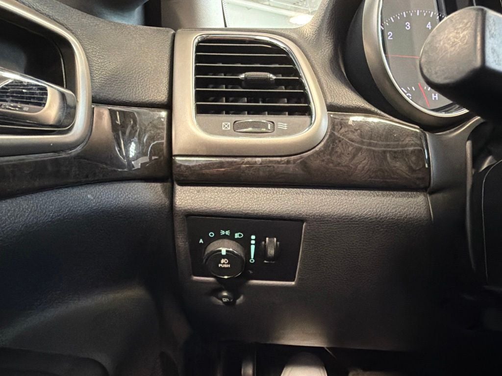 2013 Jeep Grand Cherokee Laredo 26X w/ Nav & Tow Group