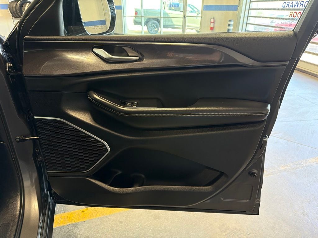 2022 Jeep Grand Cherokee L Altitude Appearance Pkg