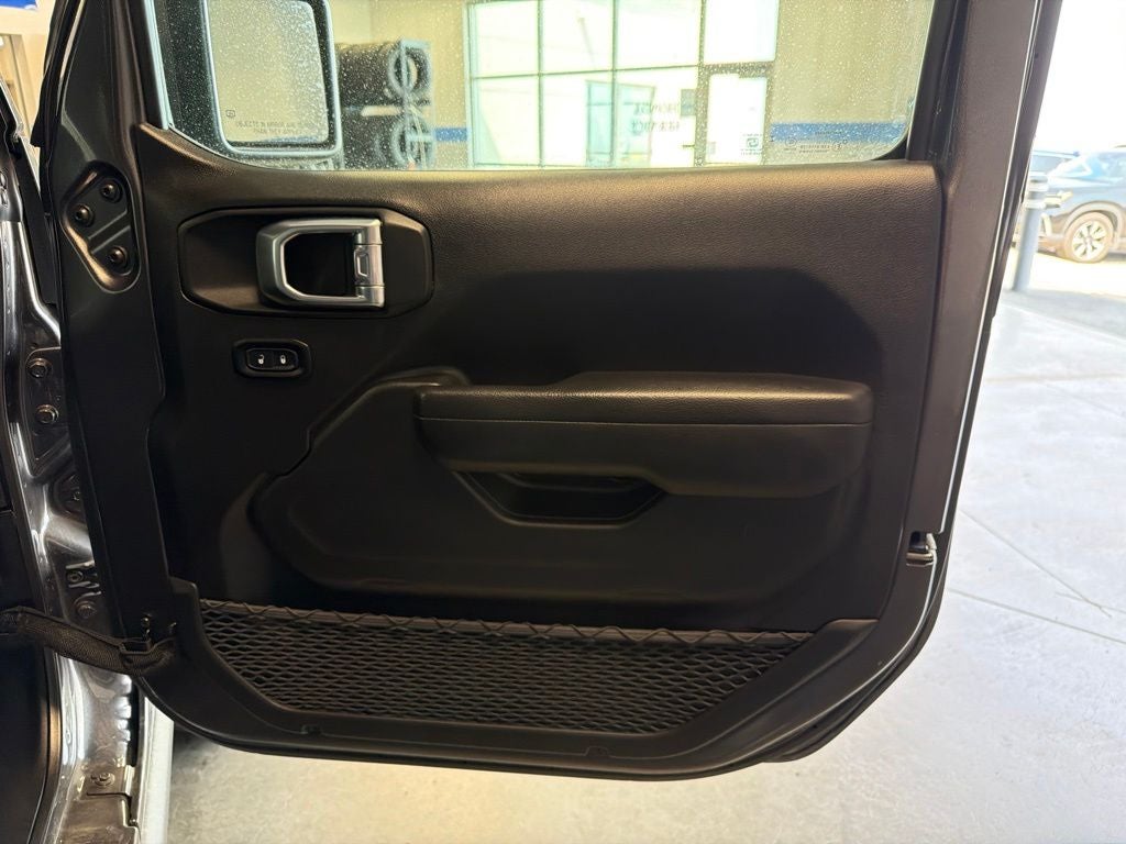2026 Jeep Gladiator Mojave V6 Hardtop w/ Adaptive Cruise