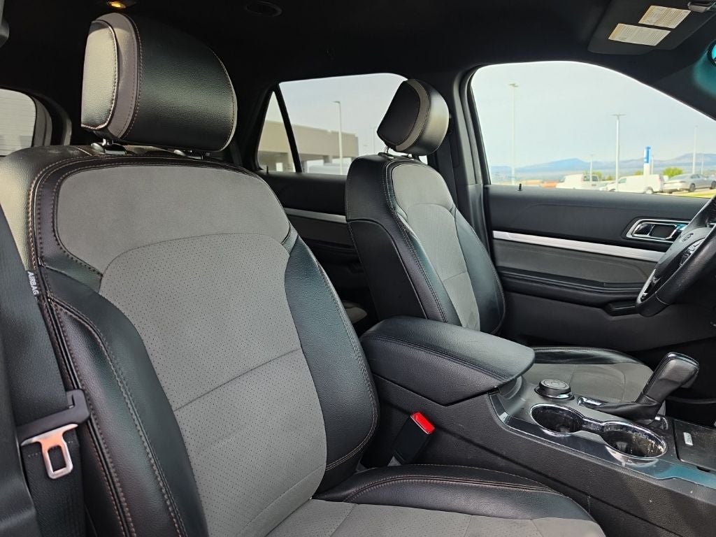 2017 Ford Explorer XLT 202A Sport Appearance Pkg