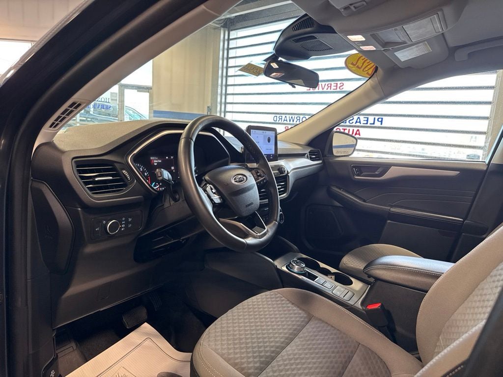2022 Ford Escape SE w/ Convenience & Cold Weather Pkg