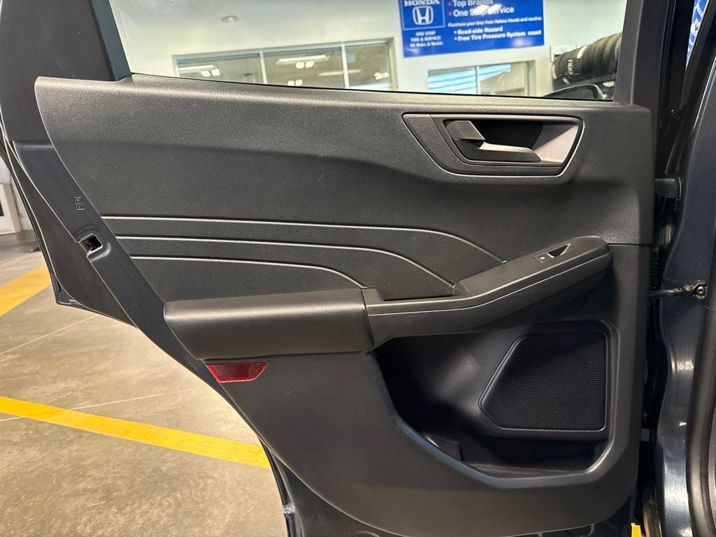 2022 Ford Escape SE w/ Convenience & Cold Weather Pkg