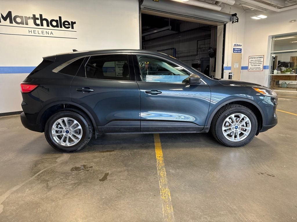 2022 Ford Escape SE w/ Convenience & Cold Weather Pkg