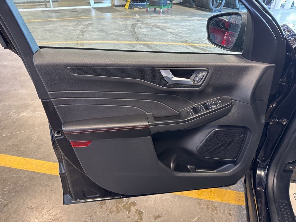 2025 Ford Escape ST-Line AWD w/ BLIS