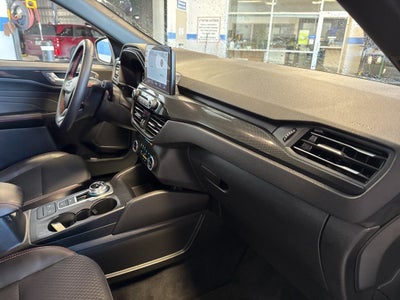 2025 Ford Escape ST-Line AWD w/ BLIS