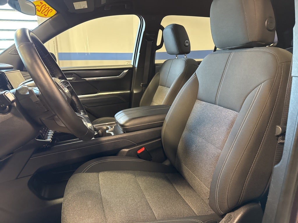 2025 GMC Acadia Elevation w/ Assisted Driving & Driver Convenience