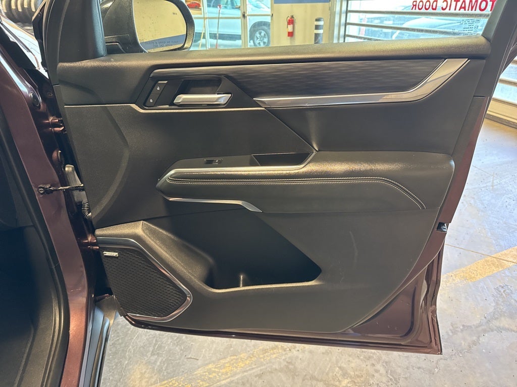 2025 GMC Acadia Elevation w/ Assisted Driving & Driver Convenience