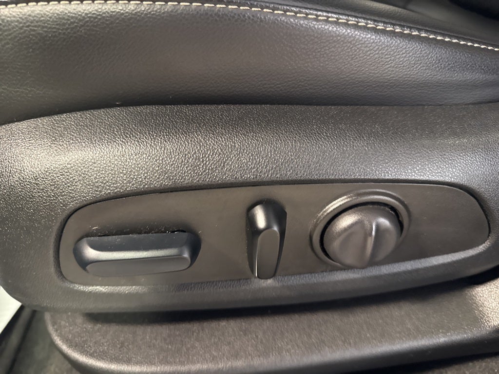 2023 GMC Acadia SLT AWD w/ Driver Convenience Pkg