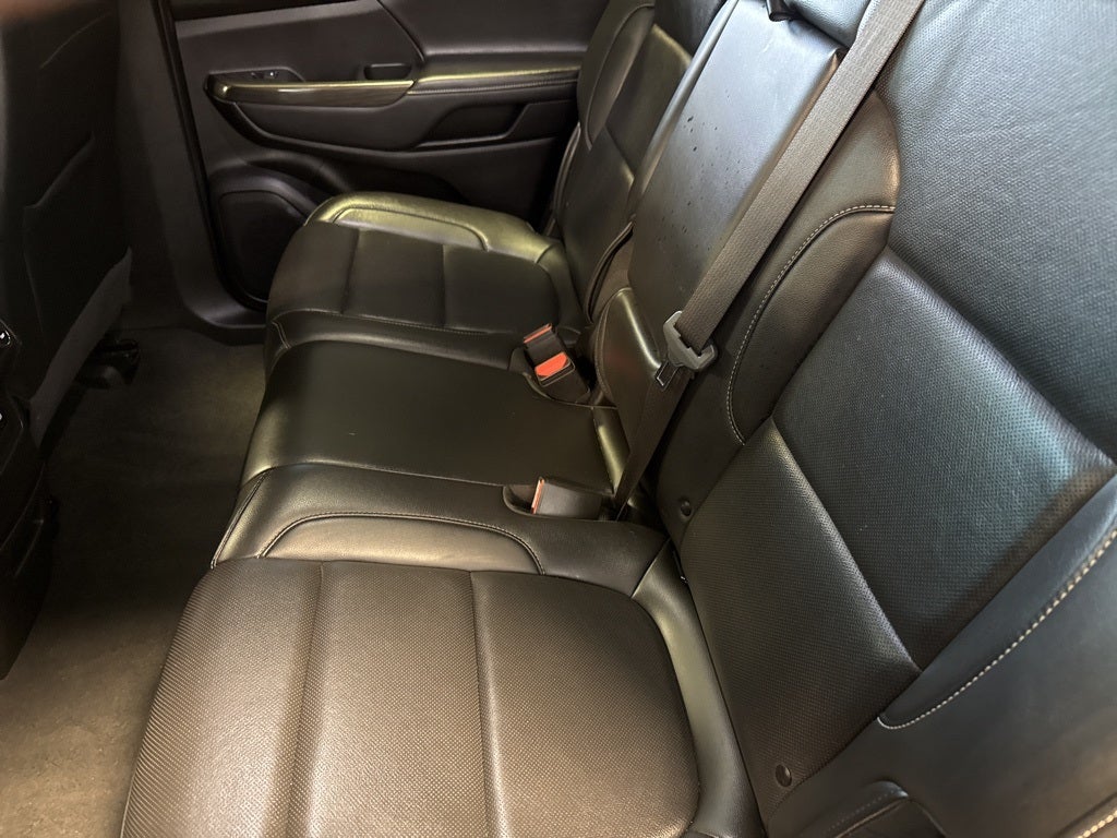 2023 GMC Acadia SLT AWD w/ Driver Convenience Pkg