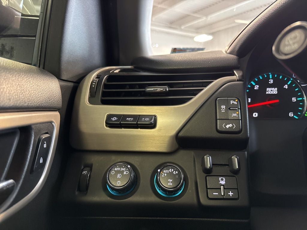 2017 GMC Yukon XL Denali 5SA w/ Open Road Pkg