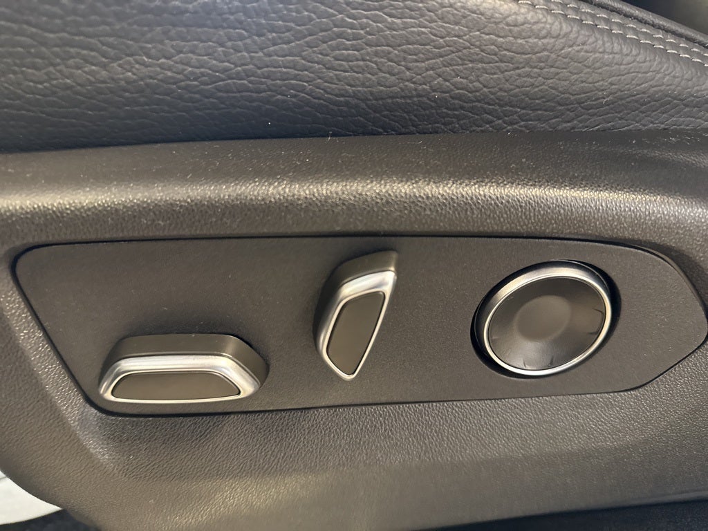 2025 GMC Yukon XL Denali 5SA