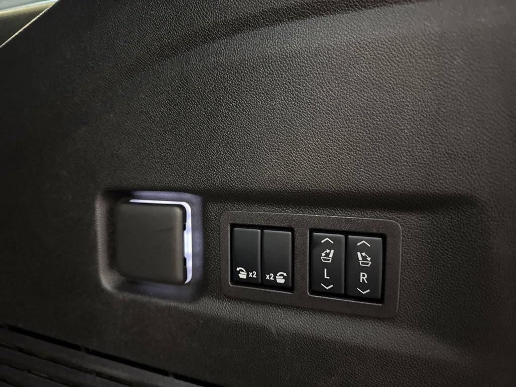 2025 GMC Yukon XL Denali 5SA