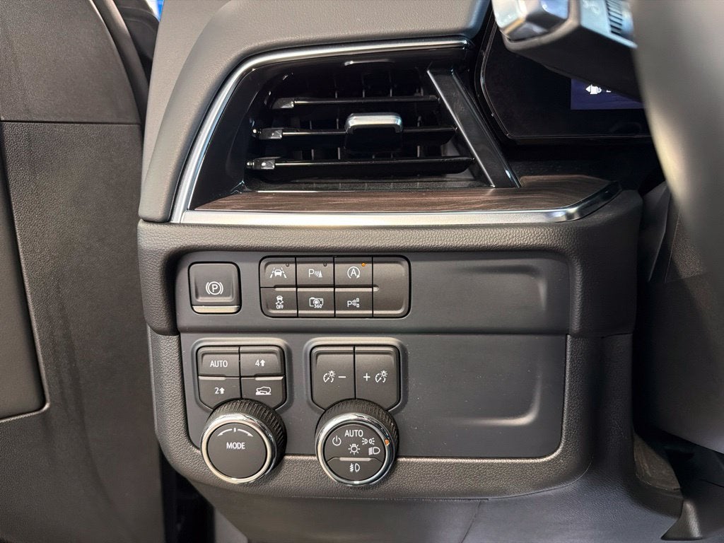 2026 Chevrolet Suburban LT Luxury Comfort Pkg