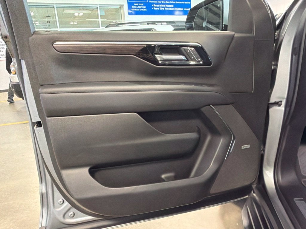2026 Chevrolet Suburban LT Luxury Comfort Pkg