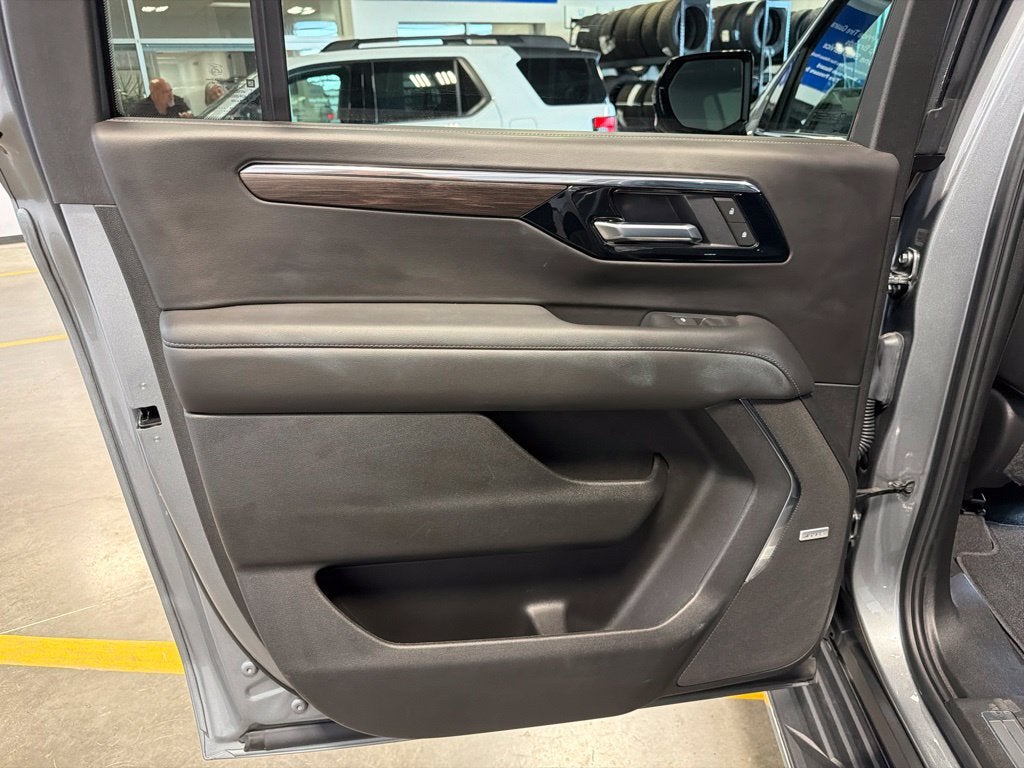 2026 Chevrolet Suburban LT Luxury Comfort Pkg