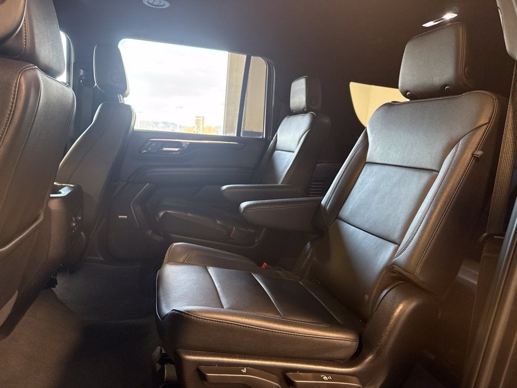 2026 Chevrolet Suburban LT Luxury Comfort Pkg w/ Center Buckets