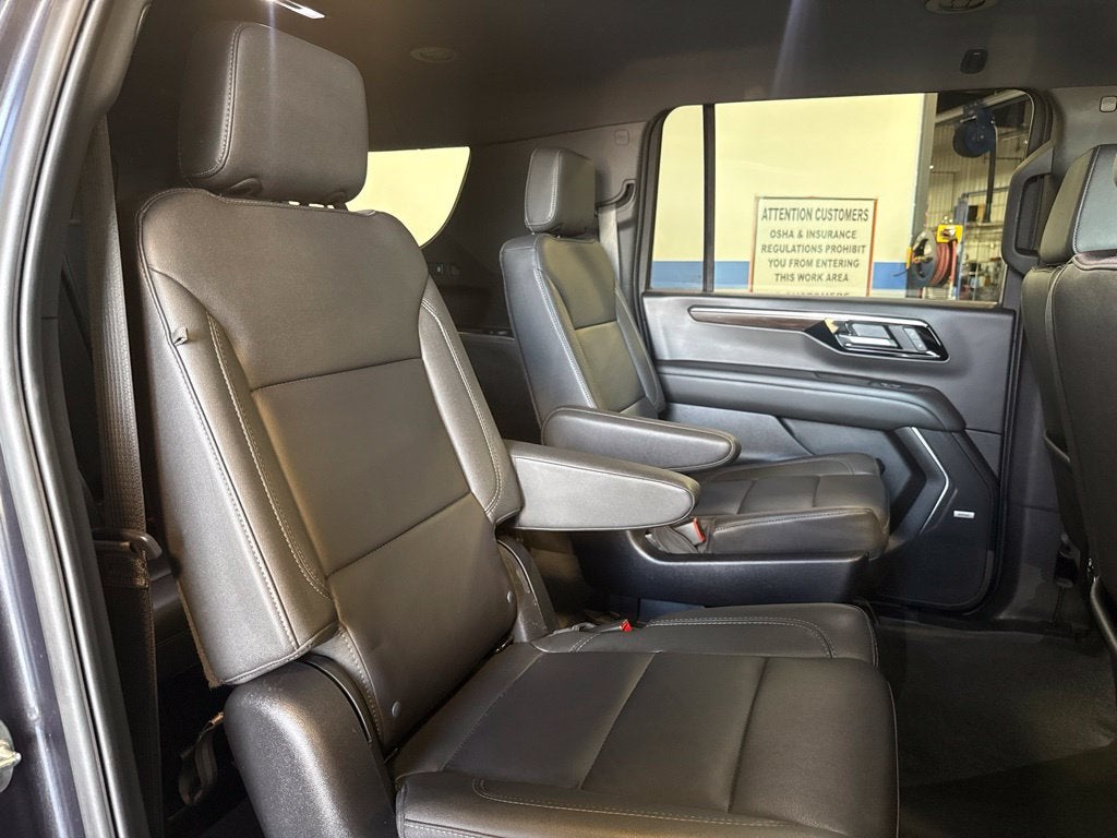 2026 Chevrolet Suburban LT Luxury Comfort Pkg w/ Center Buckets