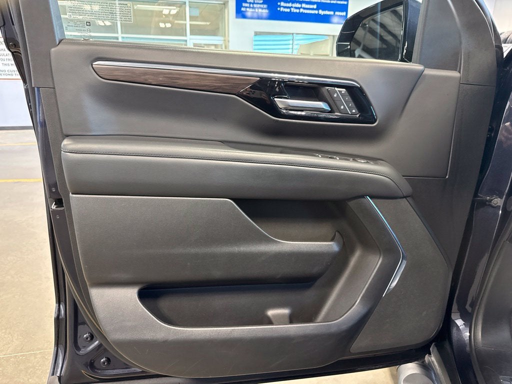 2025 Chevrolet Suburban Z71 8 Passenger w/ Adaptive Cruise