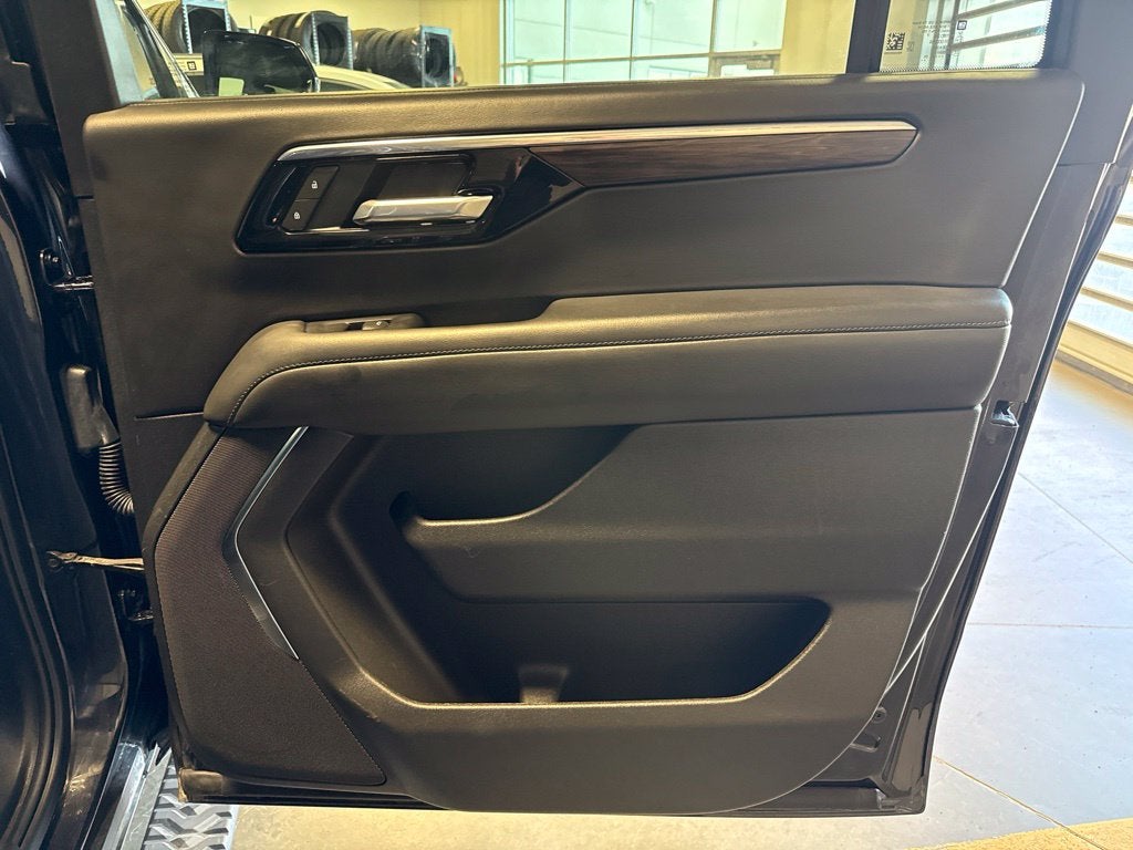 2025 Chevrolet Suburban Z71 8 Passenger w/ Adaptive Cruise