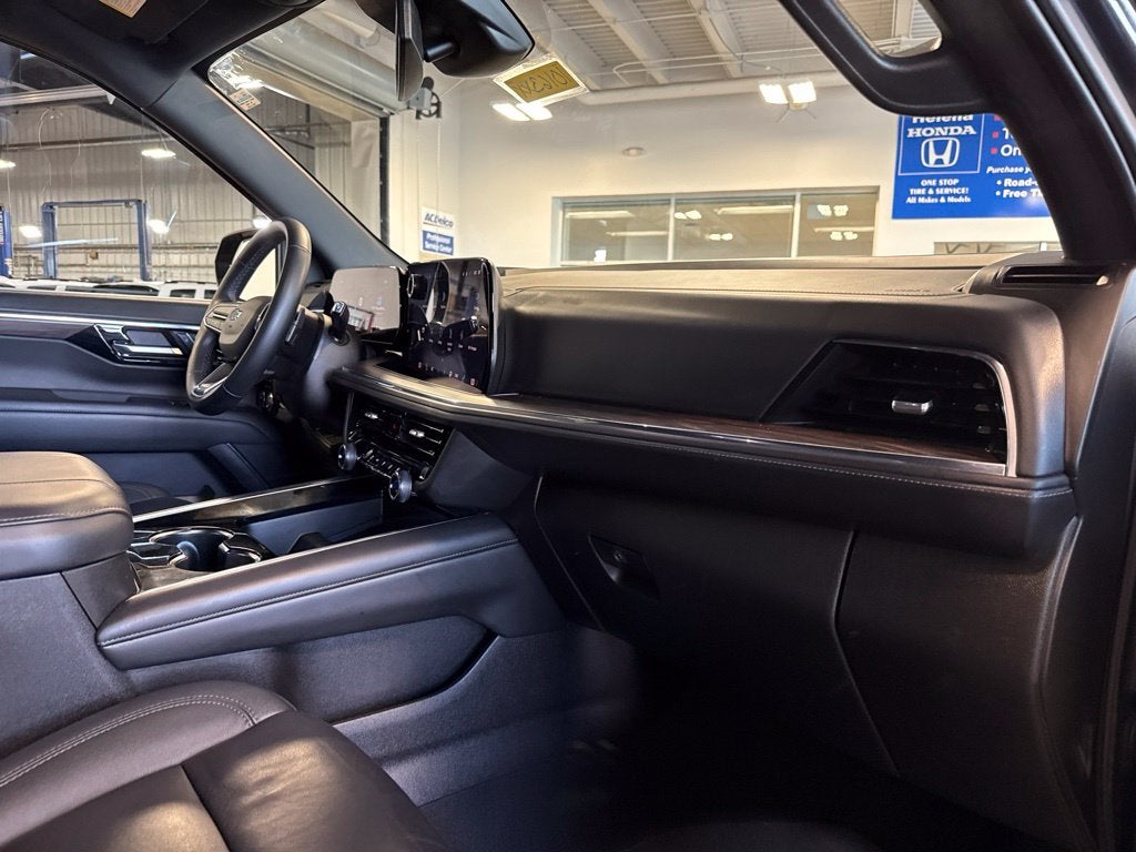 2025 Chevrolet Suburban Z71 8 Passenger w/ Adaptive Cruise