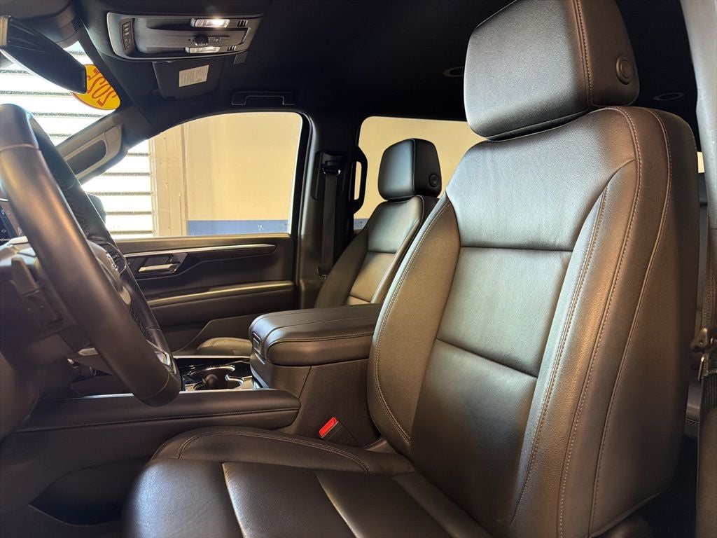 2025 Chevrolet Suburban Z71 w/ Nav & Adaptive Cruise