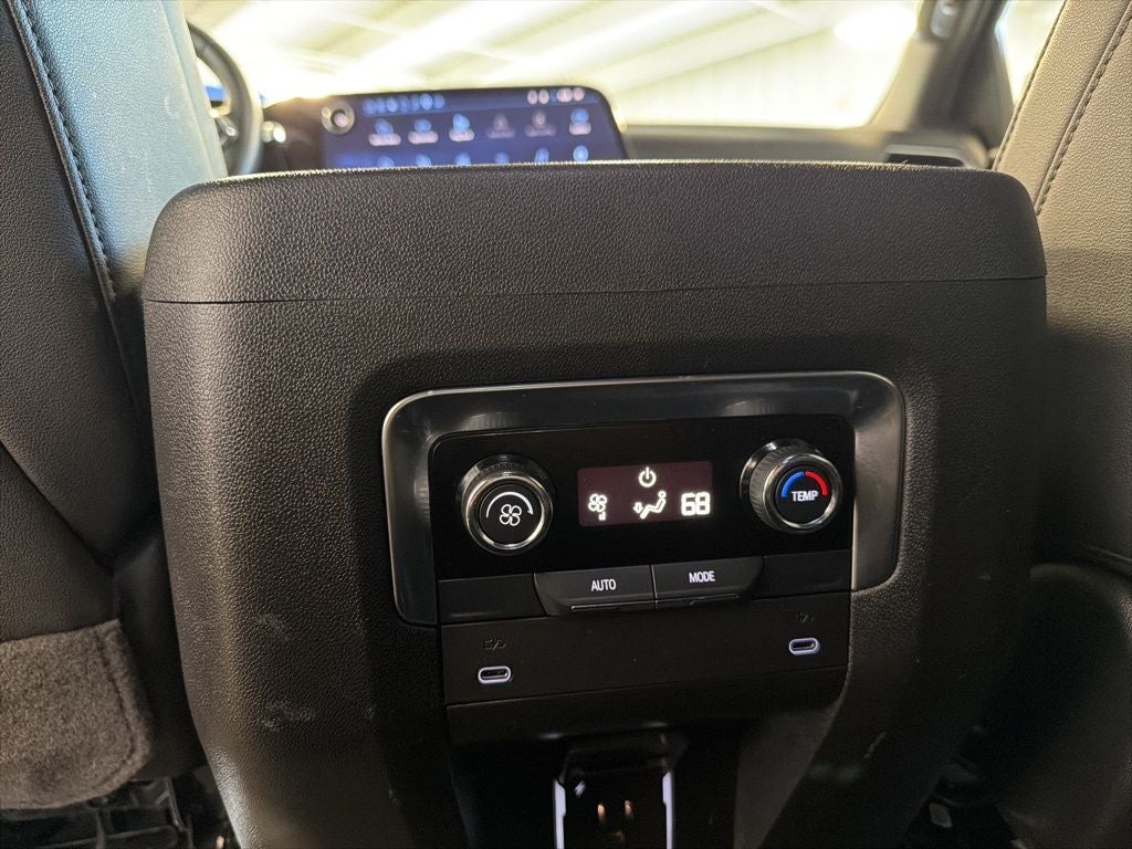 2025 Chevrolet Suburban Z71 w/ Nav & Adaptive Cruise