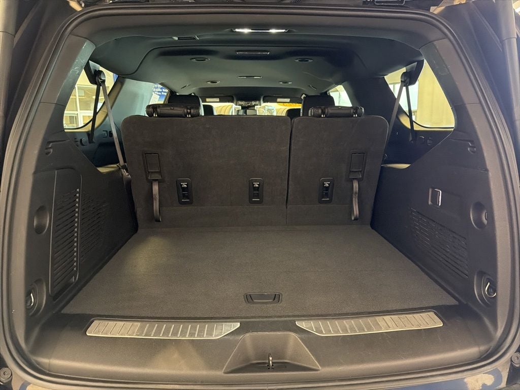 2025 Chevrolet Suburban Z71 w/ Nav & Adaptive Cruise