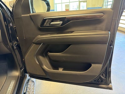 2025 Chevrolet Suburban Z71 w/ Nav & Adaptive Cruise