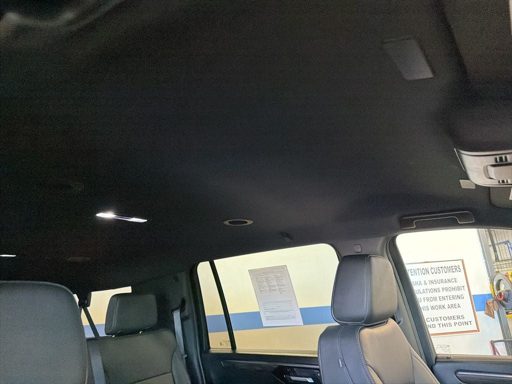 2025 Chevrolet Suburban Z71 w/ Nav & Adaptive Cruise
