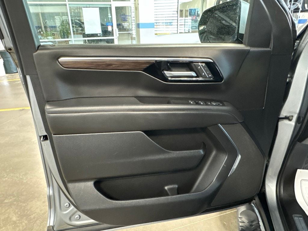 2025 Chevrolet Suburban Z71 2Z7 w/ Nav & Adaptive Cruise