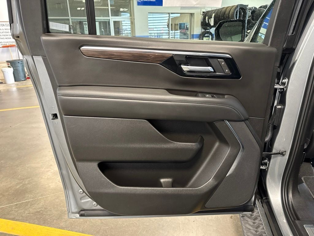 2025 Chevrolet Suburban Z71 2Z7 w/ Nav & Adaptive Cruise
