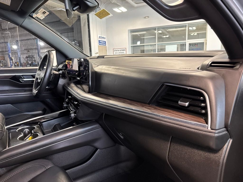 2025 Chevrolet Suburban Z71 2Z7 w/ Nav & Adaptive Cruise