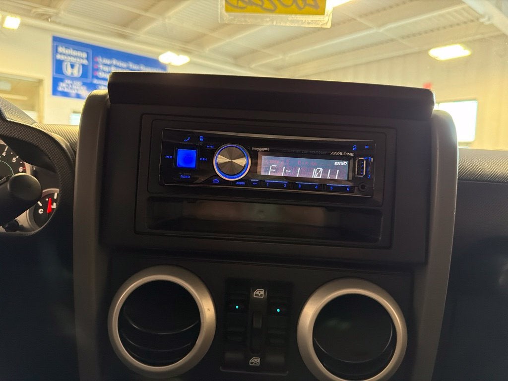 2010 Jeep Wrangler Unlimited Sahara 24G w/ Hardtop & Leather
