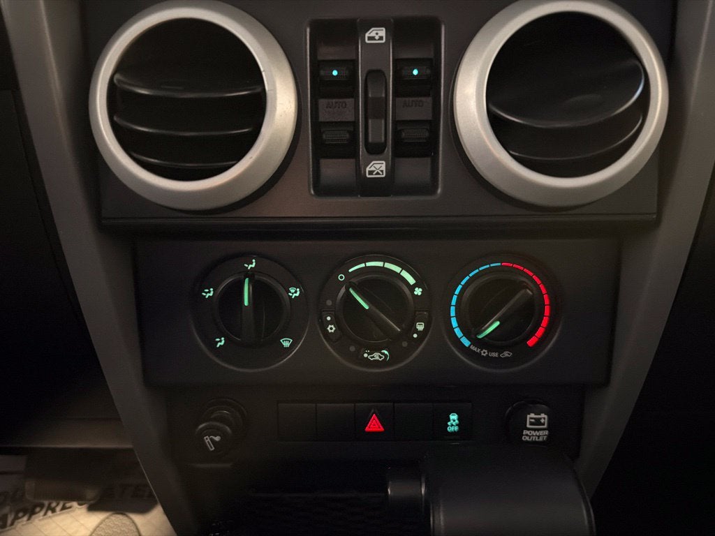 2010 Jeep Wrangler Unlimited Sahara 24G w/ Hardtop & Leather