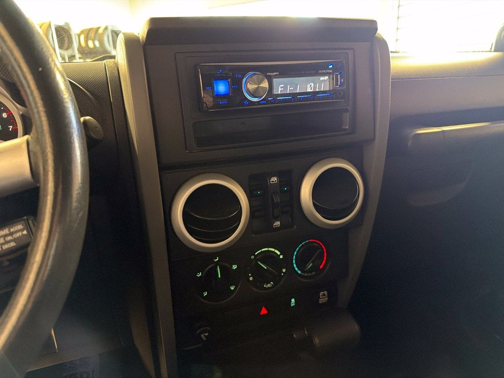 2010 Jeep Wrangler Unlimited Sahara 24G w/ Hardtop & Leather