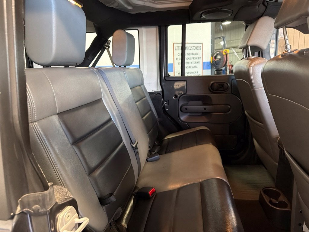 2010 Jeep Wrangler Unlimited Sahara 24G w/ Hardtop & Leather
