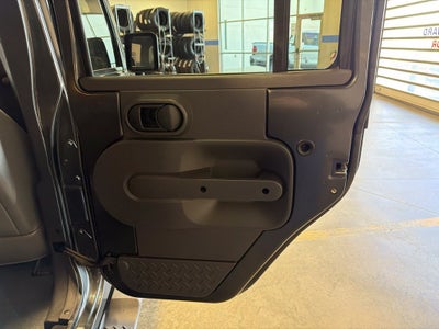 2010 Jeep Wrangler Unlimited Sahara 24G w/ Hardtop & Leather