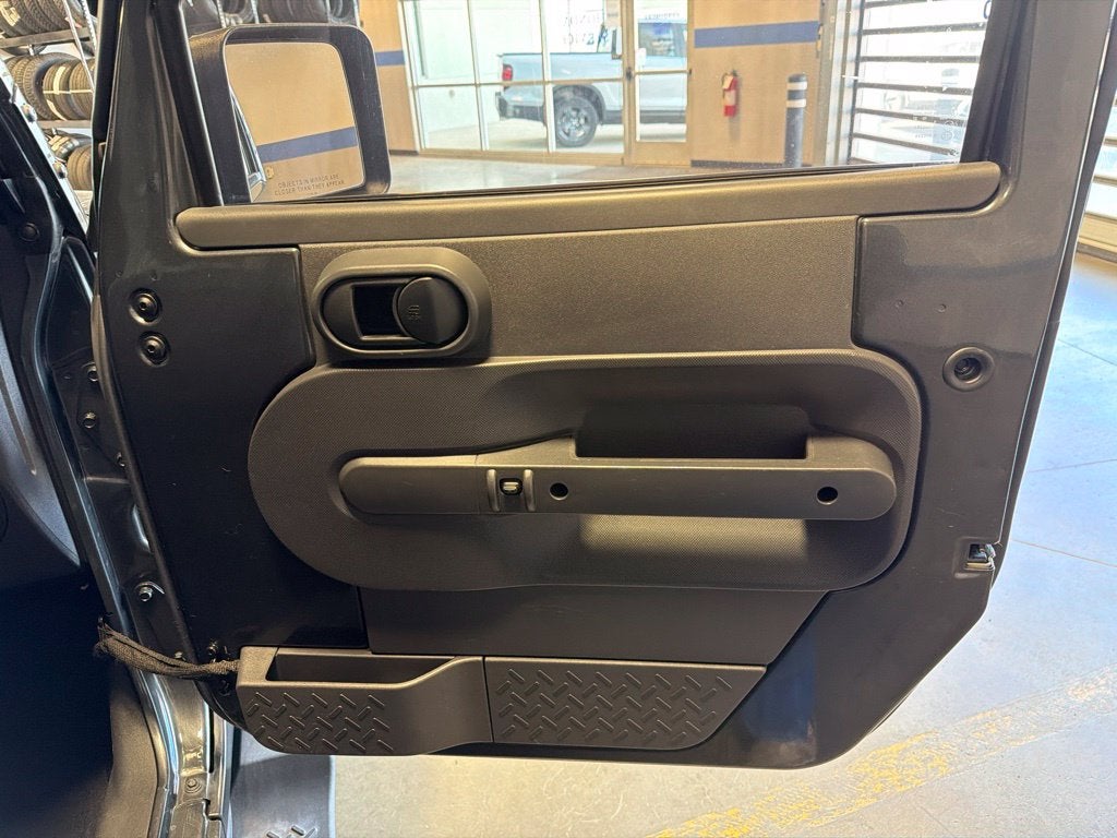 2010 Jeep Wrangler Unlimited Sahara 24G w/ Hardtop & Leather