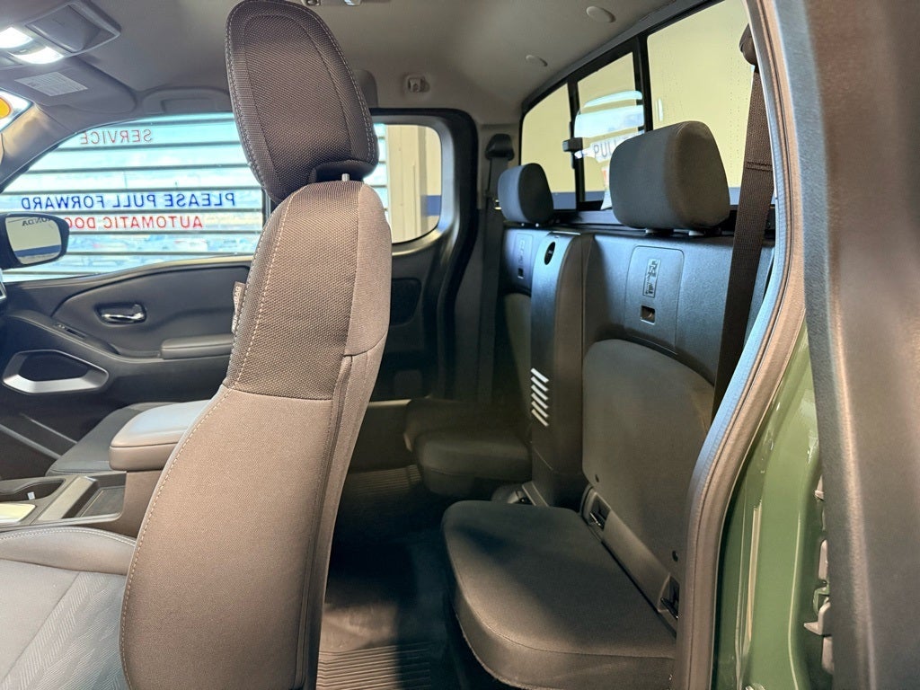 2023 Nissan Frontier SV V6 4x4 w/ Tech & Convenience Pkg