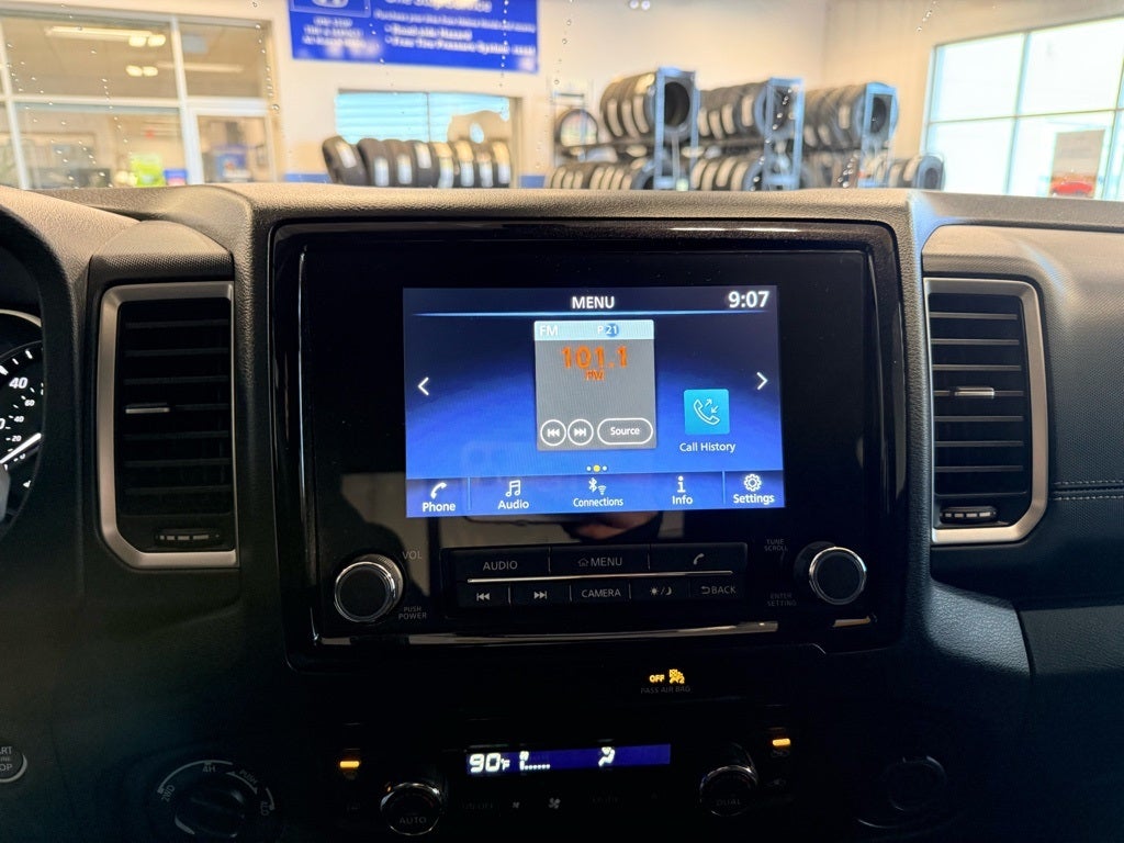 2023 Nissan Frontier SV V6 4x4 w/ Tech & Convenience Pkg