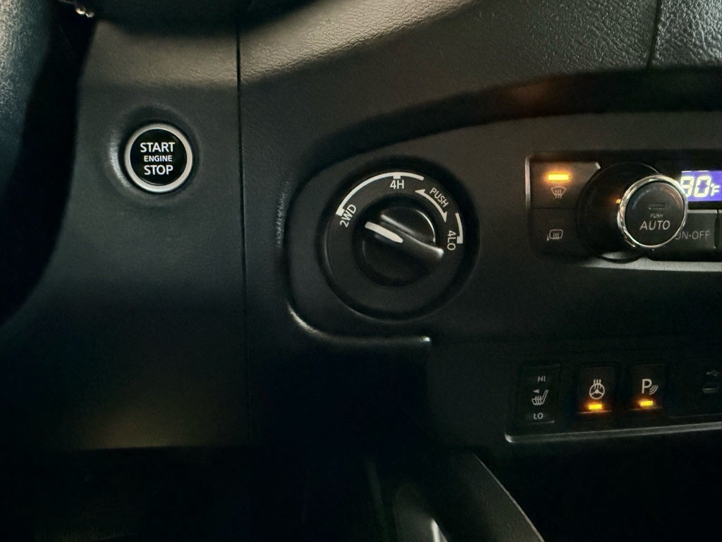 2023 Nissan Frontier SV V6 4x4 w/ Tech & Convenience Pkg