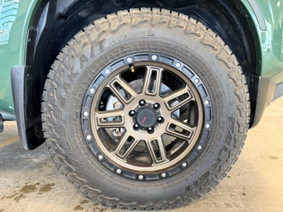 2023 Nissan Frontier SV V6 4x4 w/ Tech & Convenience Pkg