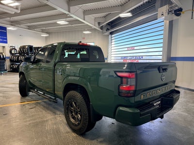 2023 Nissan Frontier SV V6 4x4 w/ Tech & Convenience Pkg