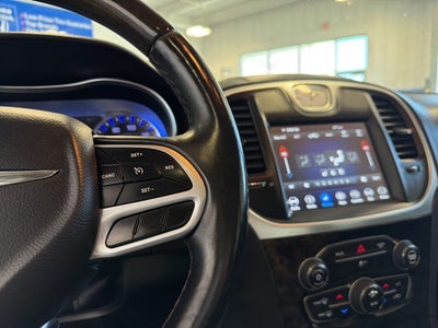 2018 Chrysler 300 Limited AWD w/ Nav & Panorama Roof