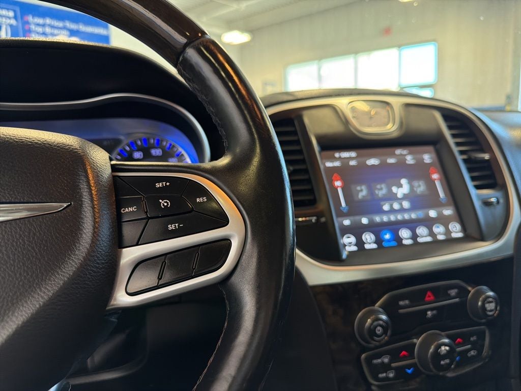 2018 Chrysler 300 Limited AWD w/ Nav & Panorama Roof