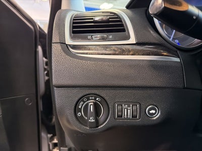 2018 Chrysler 300 Limited AWD w/ Nav & Panorama Roof