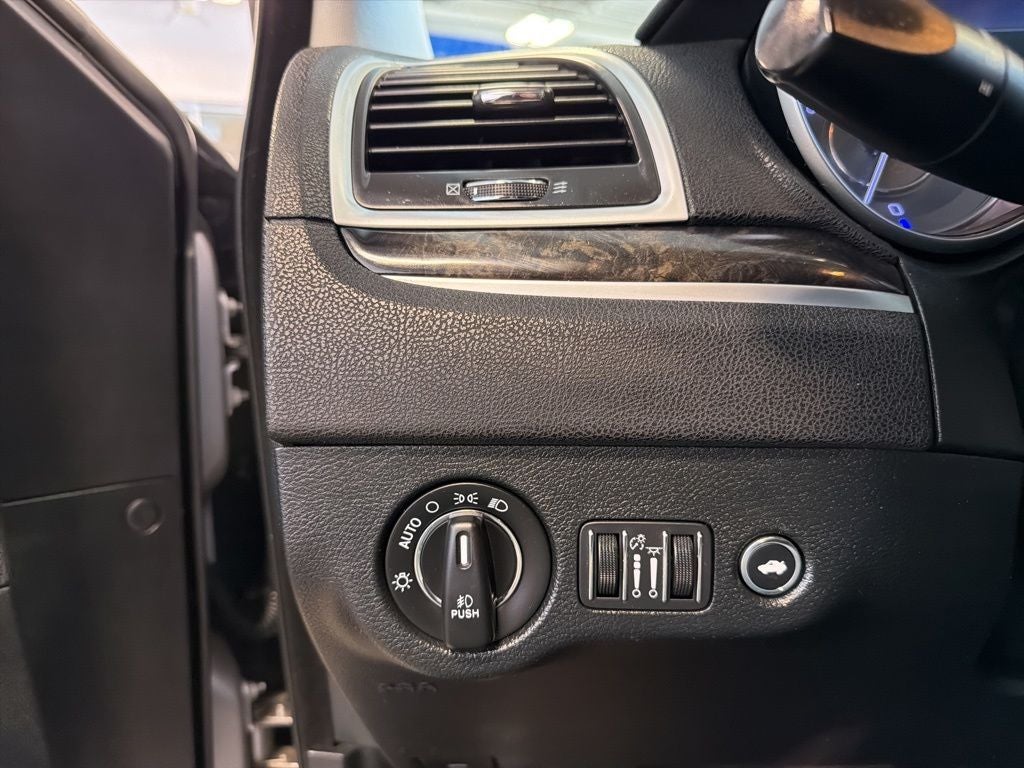 2018 Chrysler 300 Limited AWD w/ Nav & Panorama Roof